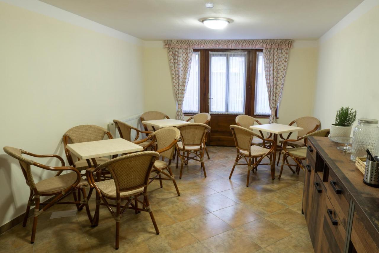 Penzion Ruze Benesov nad Ploucnici Zewnętrze zdjęcie